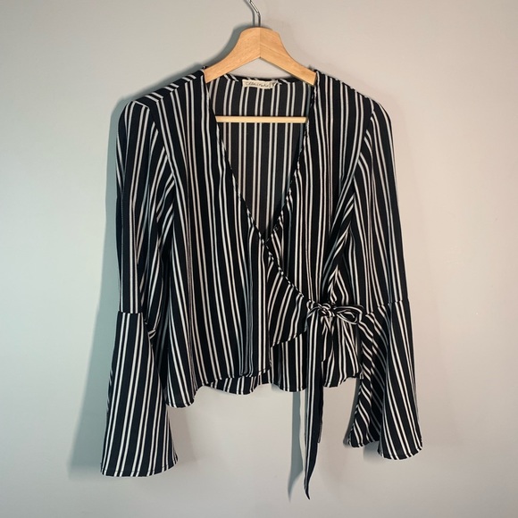 Bell Sleeve Wrap Top by CHLOE & KATIE - Picture 2 of 5